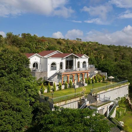 נאסיק Bellevue Palace By Stayvista - Lavish Abode With A Pool, Landscaped Lawn, Gazebo & Adventure Activities מראה חיצוני תמונה